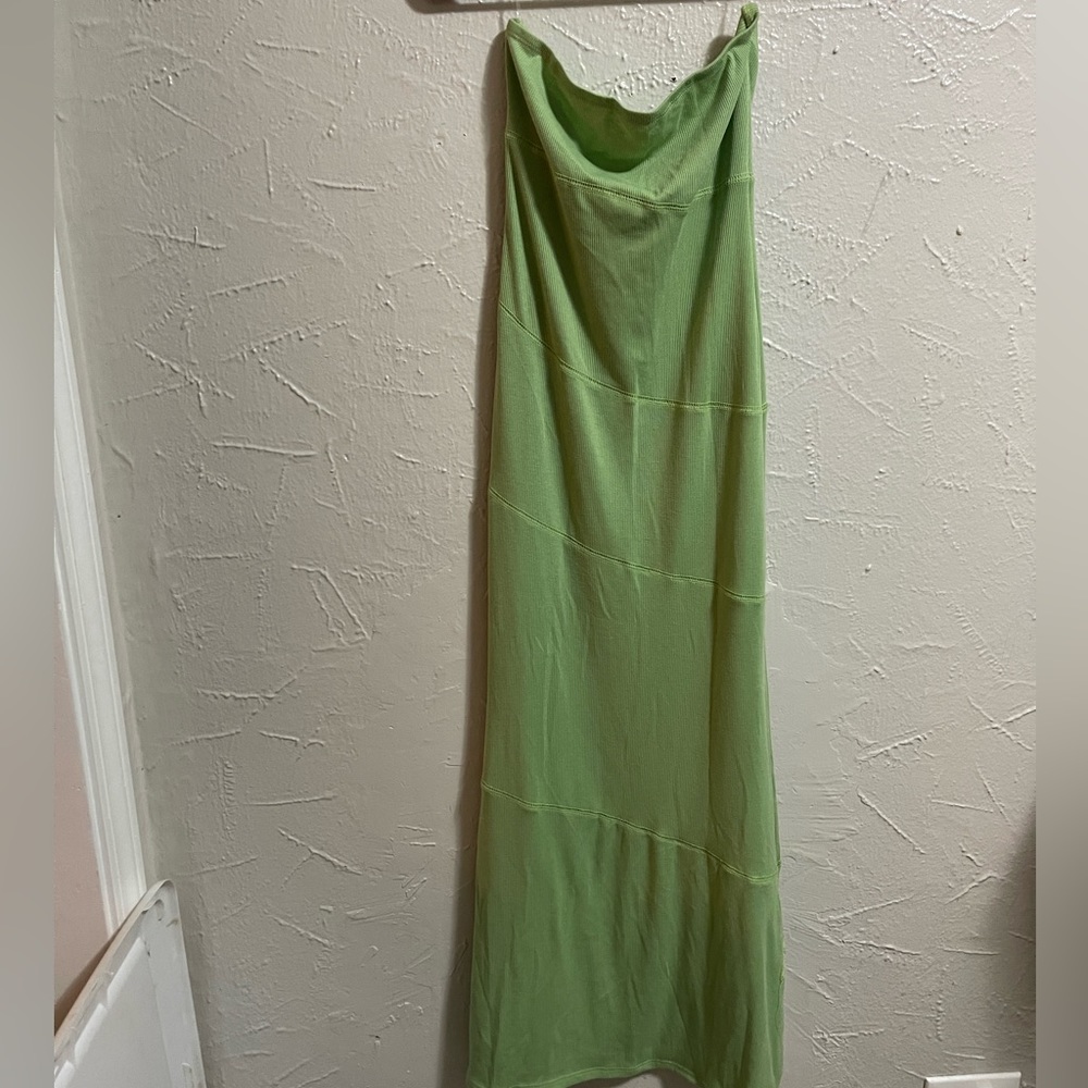 STRAPLESS GREEN DRESS